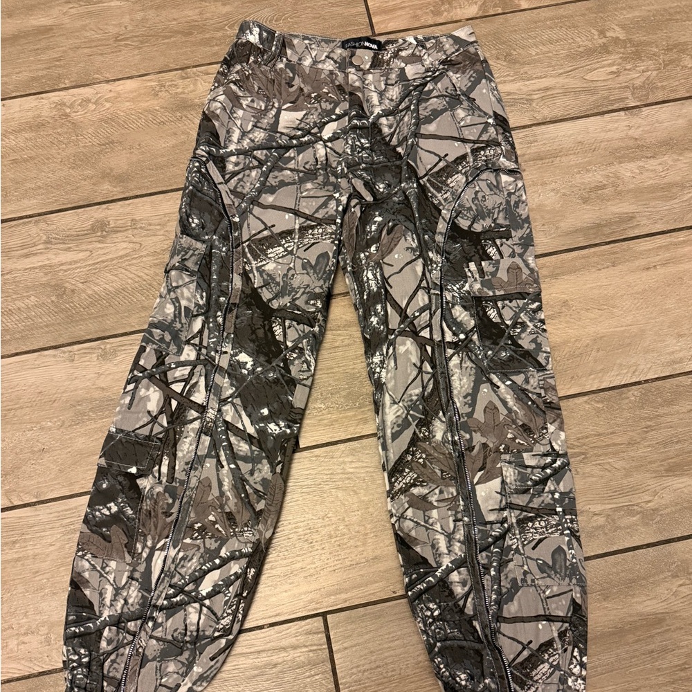 Fashion Nova  Joggers in Grey and Black